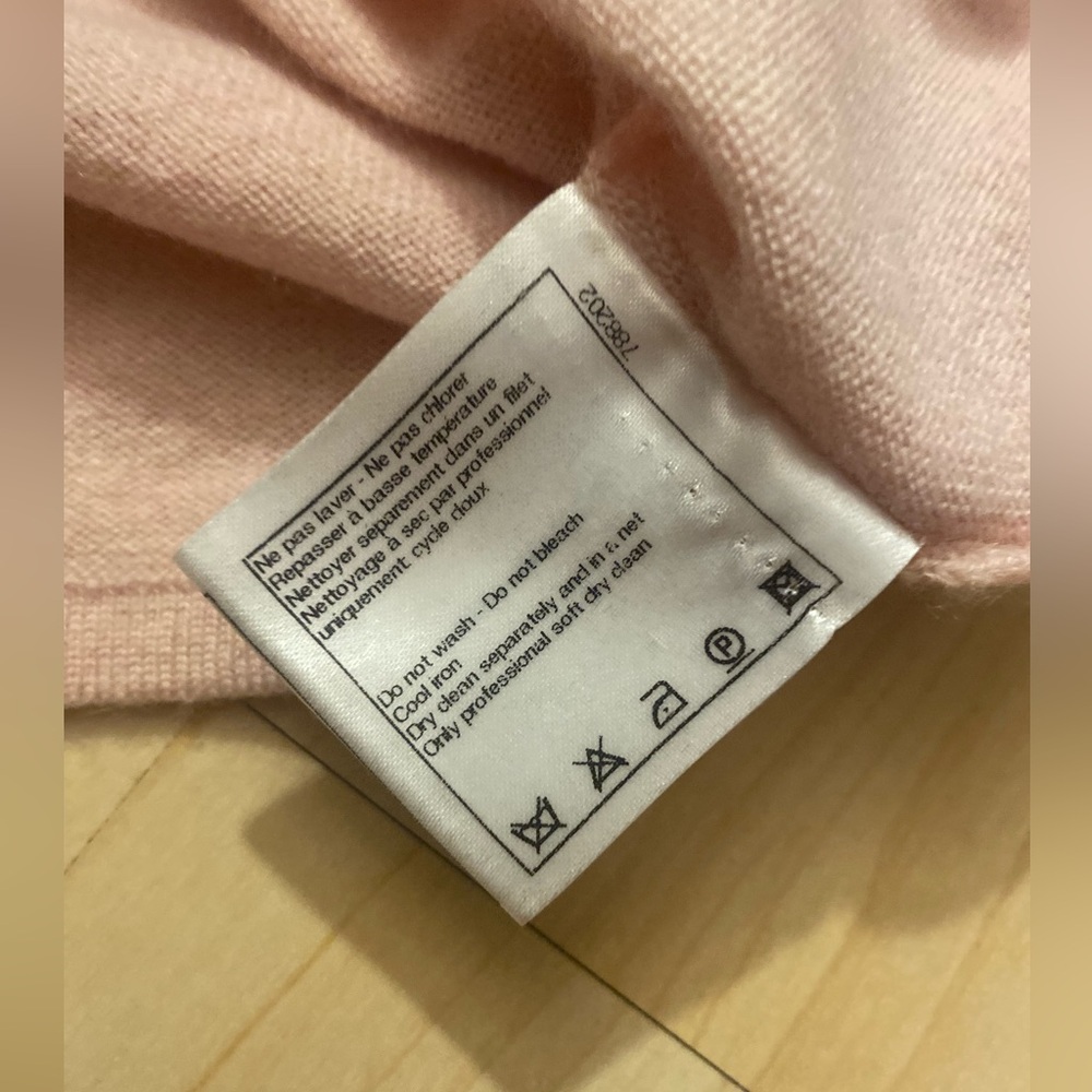 Chanel vintage pink cashmere sweater - Picture 11 of 16